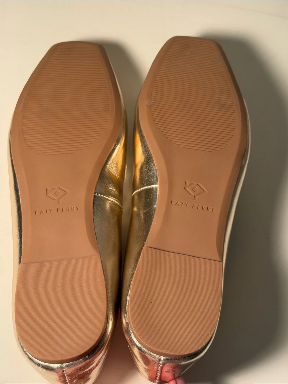 Katy Perry The Evie Daisy Flats in Metallic Gold. NWOB. Size 9